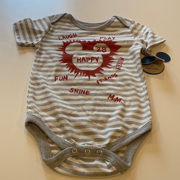 Adorable Disney Mickey baby onesie - Picture 2 of 6